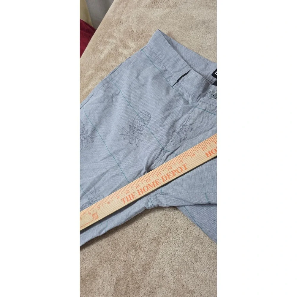 Travis Mathew Shorts Mens 34 Gray Pineapple AOP Print Stretch 12